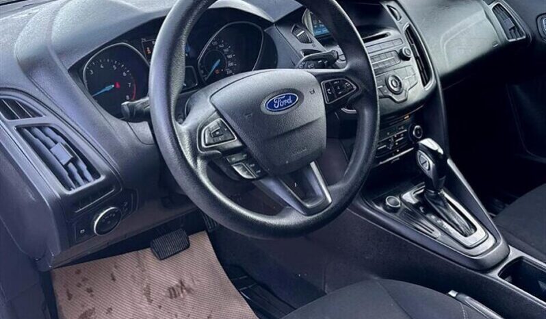 
								2016 Ford Focus SE full									