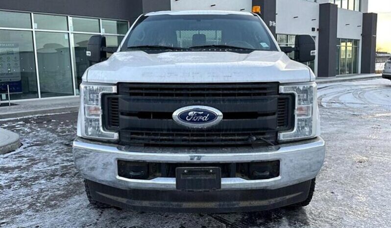 
								2019 Ford F-350 XL Crew Cab 4×4 Deck Truck full									