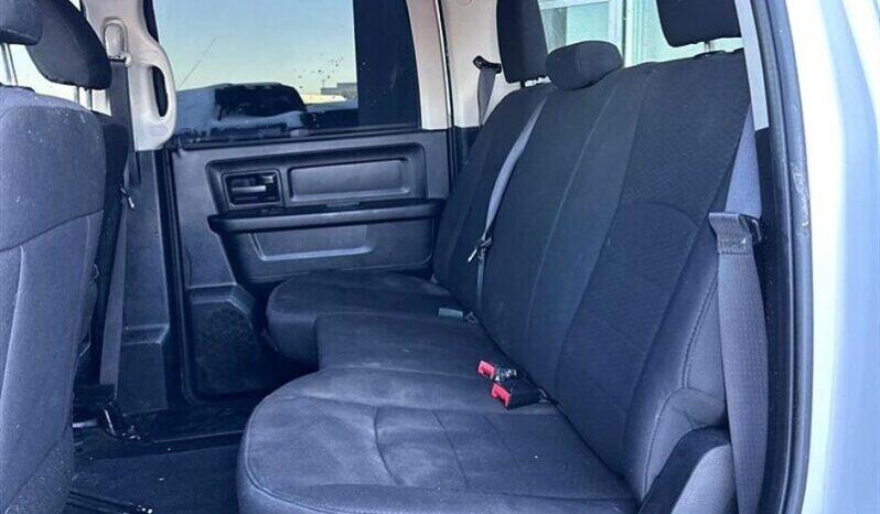 
								2019 Ram 1500 Classic Express 5.7L Hemi Crew Cab 4X4 full									