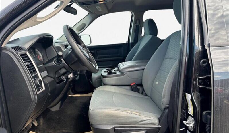 
								2017 Ram 1500 ST Crew Cab 5.7L Hemi 4×4 full									