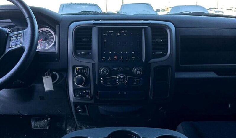 
								2019 Ram 1500 Classic Express 5.7L Hemi Crew Cab 4X4 full									