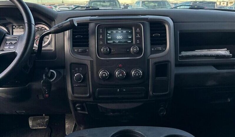
								2017 Ram 1500 ST 5.7L Hemi Crew Cab 4X4 full									