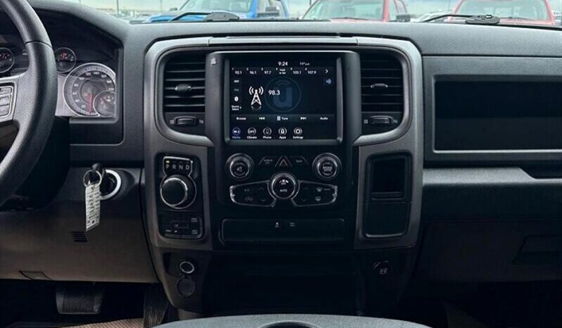 
								2020 Ram 1500 Crew Cab 4×4 5.7L Hemi full									