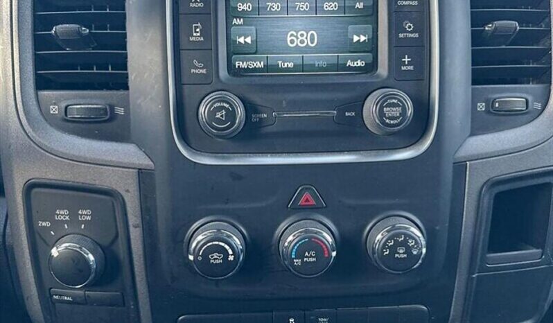 
								2017 Ram 1500 ST 5.7L Hemi Crew Cab 4X4 full									