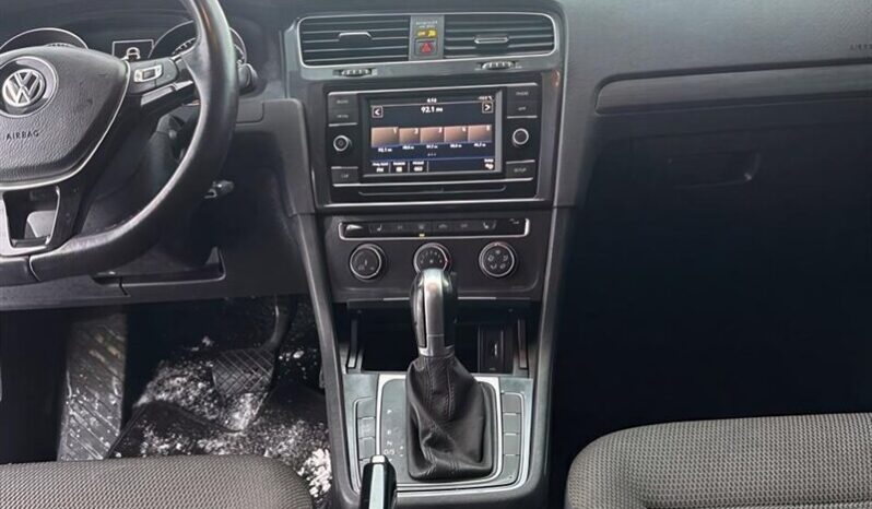 
								2019 Volkswagen Golf S Hatchback full									