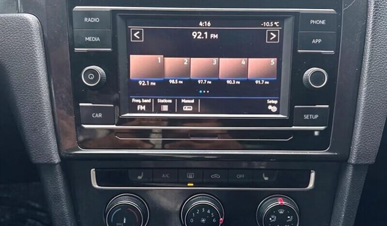
								2019 Volkswagen Golf S Hatchback full									