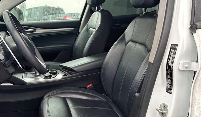
								2018 Alfa Romeo Stelvio Sport AWD full									