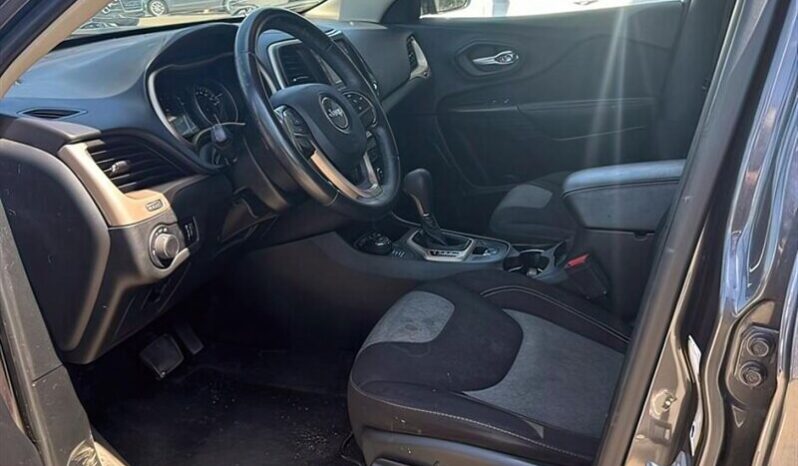 
								2016 Jeep Cherokee Sport Altitude 4X4 full									