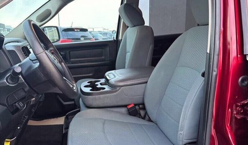 
								2017 Ram 1500 Express 5.7L Hemi Crew Cab 4X4 full									