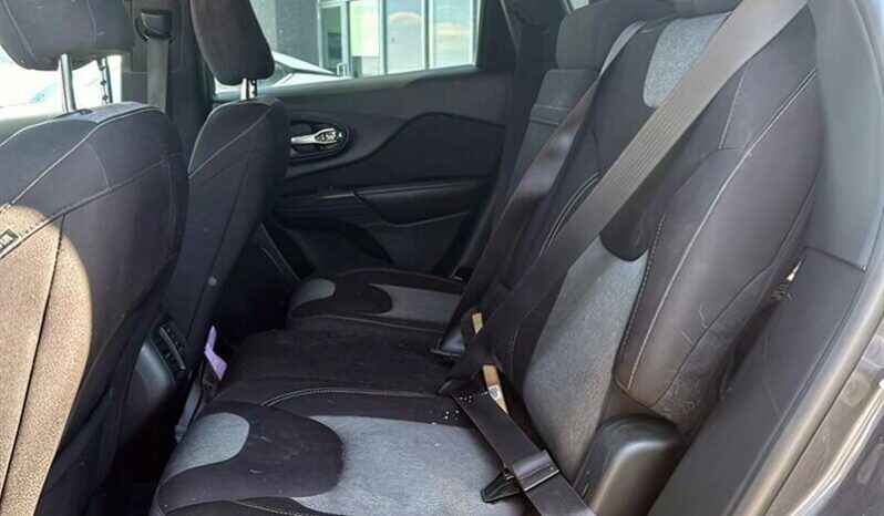 
								2016 Jeep Cherokee Sport Altitude 4X4 full									