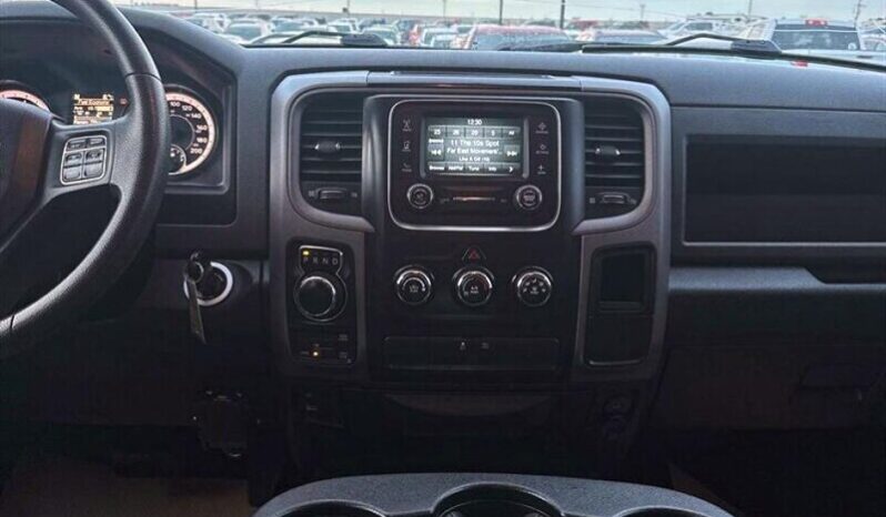 
								2017 Ram 1500 Express 5.7L Hemi Crew Cab 4X4 full									
