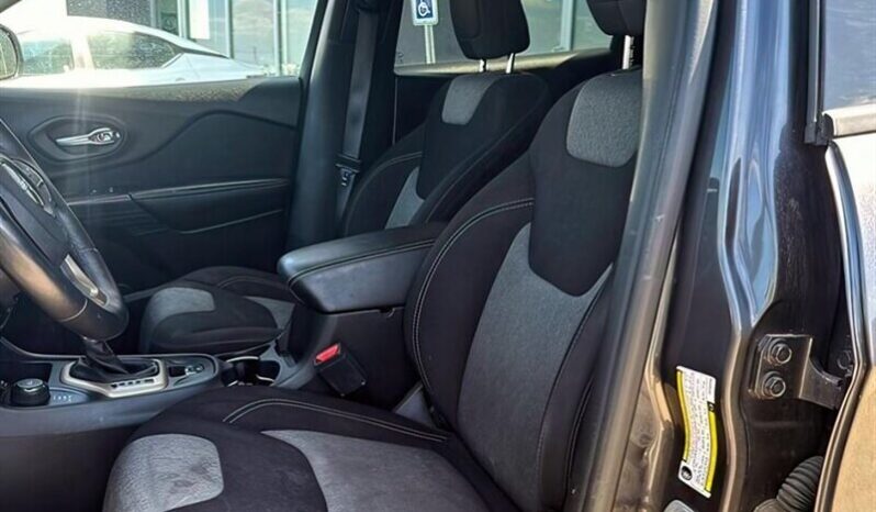 
								2016 Jeep Cherokee Sport Altitude 4X4 full									