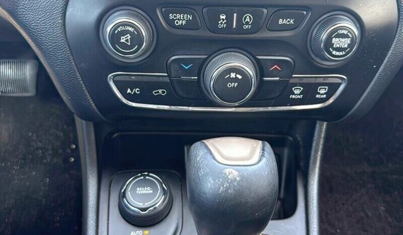 
								2016 Jeep Cherokee Sport Altitude 4X4 full									
