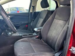 
										2017 Ford Focus SE full									