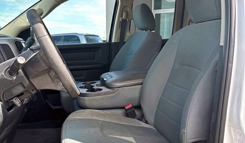 
								2017 Ram 1500 ST Ext. Cab 5.7L Hemi 4X4 full									