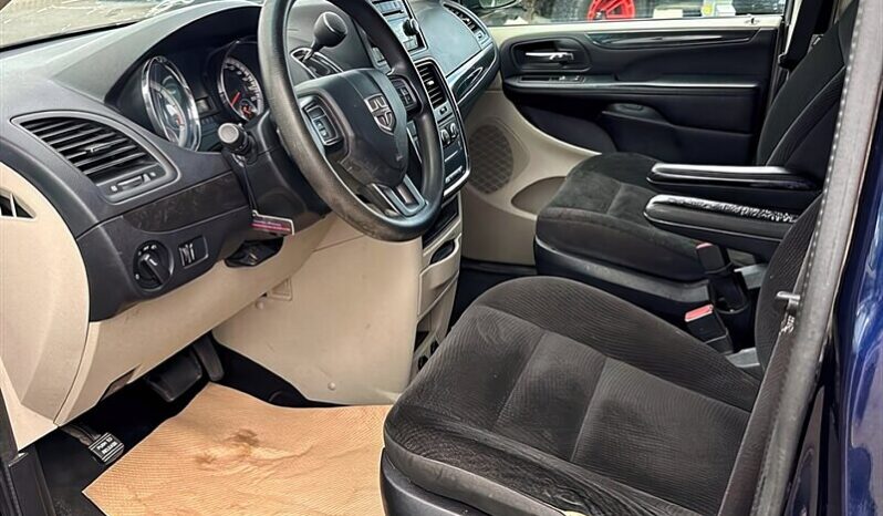 
								2017 Dodge Grand Caravan SE full									