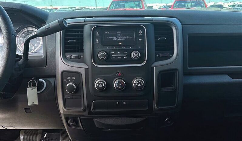 
								2017 Ram 1500 ST Ext. Cab 5.7L Hemi 4X4 full									
