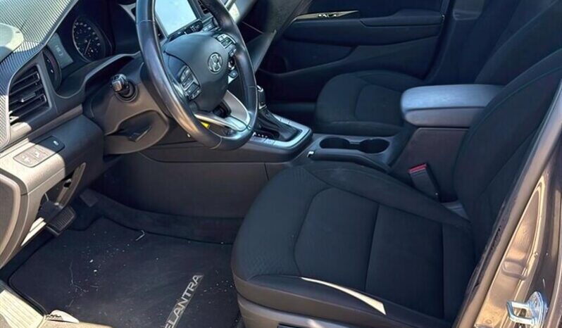 
								2019 Hyundai Elantra Preferred full									