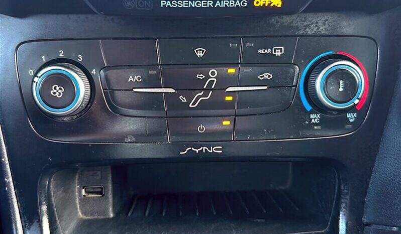 
								2016 Ford Focus SE full									
