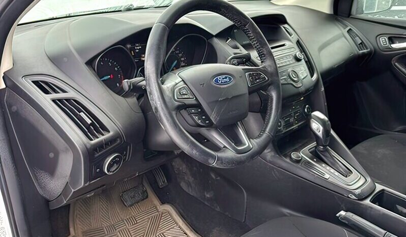 
								2016 Ford Focus SE full									