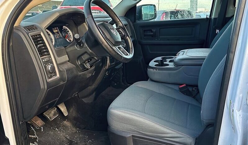 
								2017 Ram 1500 ST 5.7L Hemi Crew Cab 4X4 full									