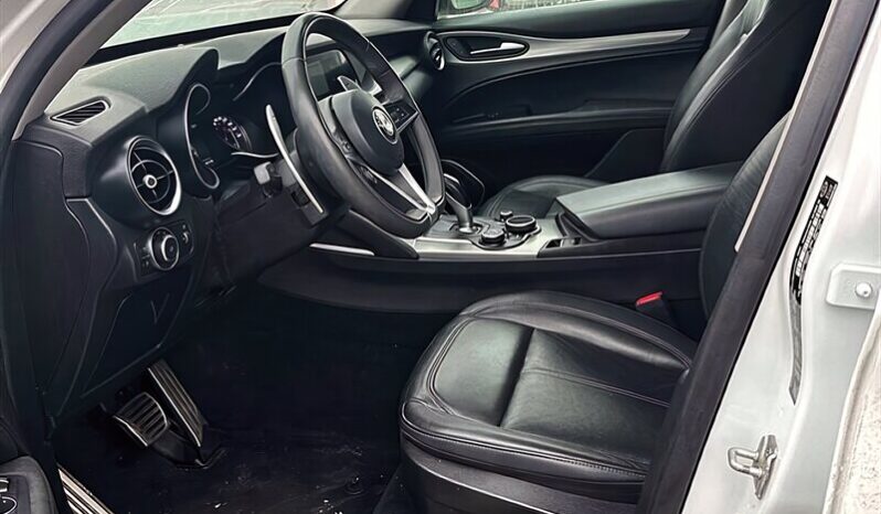 
								2018 Alfa Romeo Stelvio Sport AWD full									