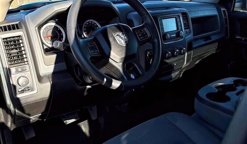 
								2019 Ram 1500 Classic ST 5.7L Hemi Ext. Cab 4X4 full									