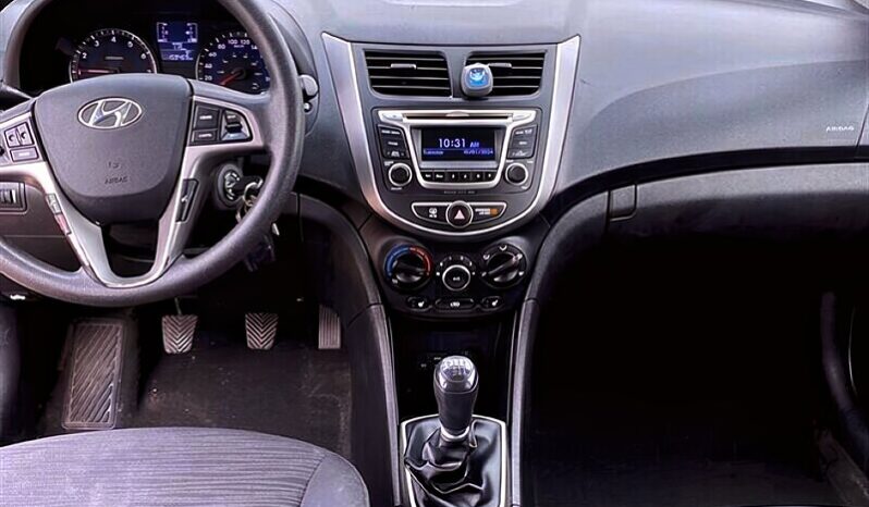 
								2017 Hyundai Accent SE full									