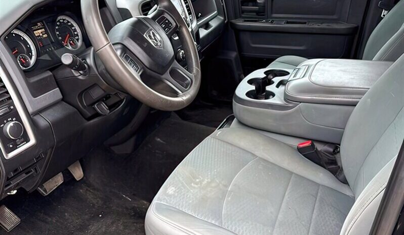 
								2014 Ram 1500 ST 5.7L Hemi Crew Cab 4X4 full									