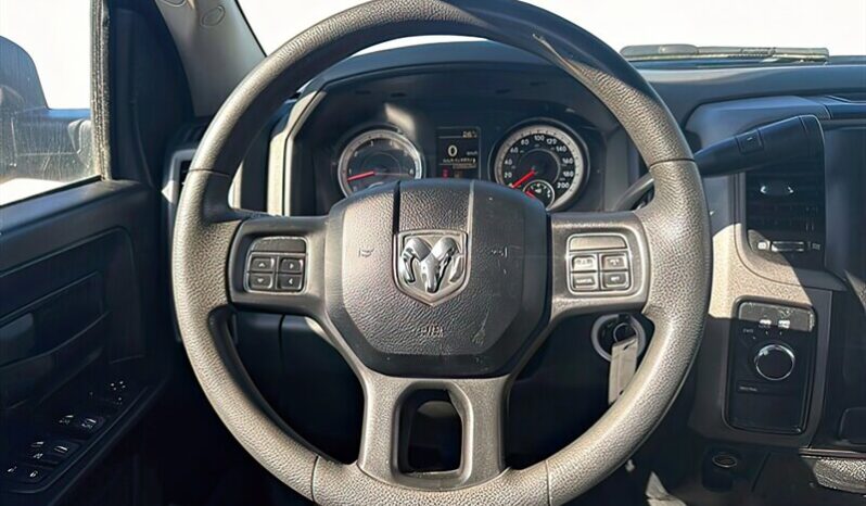 
								2018 ram 1500 Tradesman Crew Cab 4×4 5.7L Hemi full									