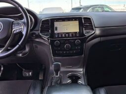 
										2019 Jeep Grand Cherokee Laredo 4×4 full									