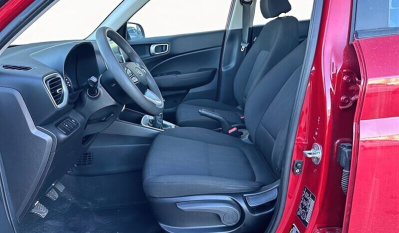 
								2021 Hyundai Venue Essential full									