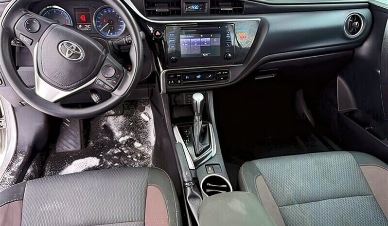 
								2019 Toyota Corolla L full									