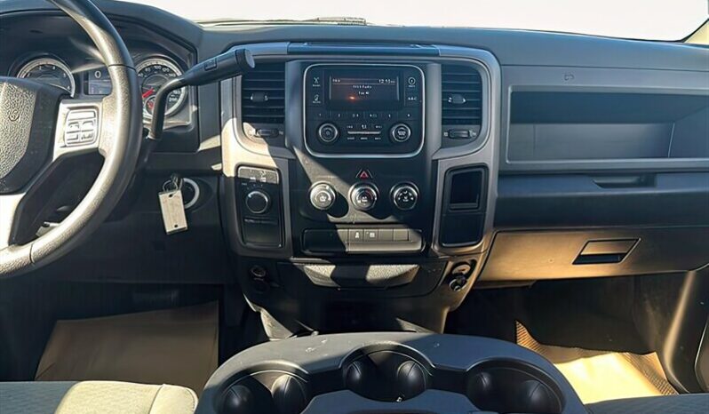 
								2018 ram 1500 Tradesman Crew Cab 4×4 5.7L Hemi full									