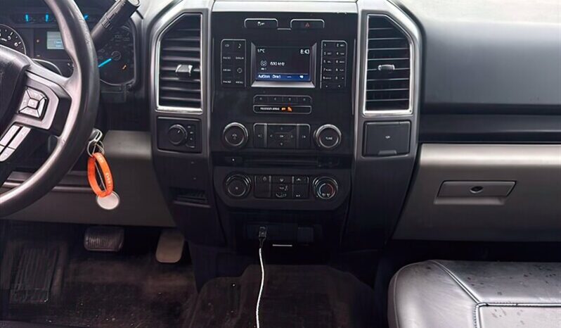 
								2016 Ford F-150 XLT Crew Cab 4X4 full									