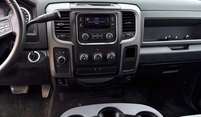 
								2014 Ram 1500 ST 5.7L Hemi Crew Cab 4X4 full									