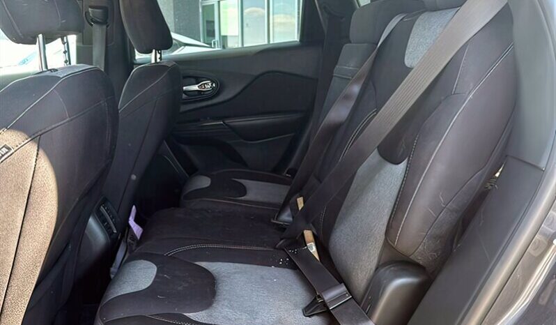 
								2016 Jeep Cherokee Sport Altitude 4X4 full									