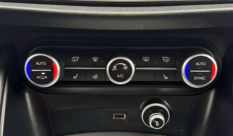 
								2018 Alfa Romeo Stelvio Sport AWD full									