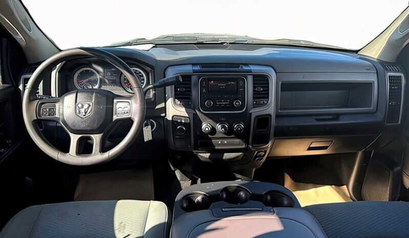 
								2018 ram 1500 Tradesman Crew Cab 4×4 5.7L Hemi full									