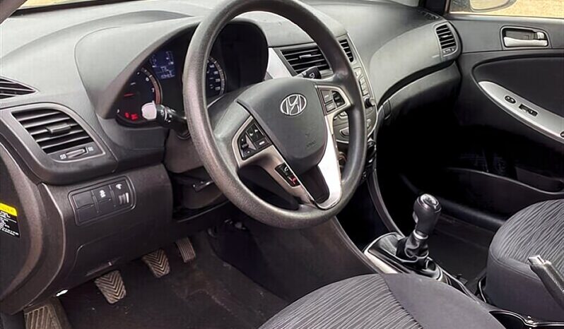 
								2017 Hyundai Accent SE full									