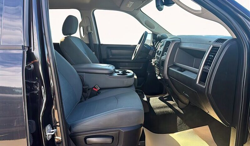 
								2018 ram 1500 Tradesman Crew Cab 4×4 5.7L Hemi full									