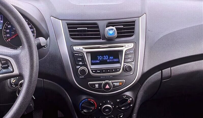 
								2017 Hyundai Accent SE full									