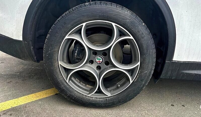 
								2018 Alfa Romeo Stelvio Sport AWD full									