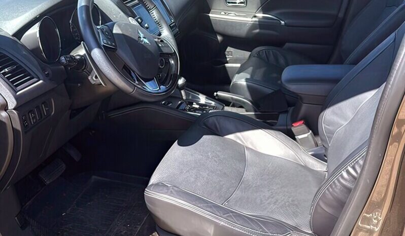 
								2019 Mitsubishi RVR SE LTD AWD full									