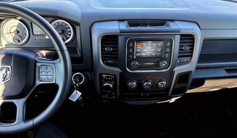 
								2019 Ram 1500 Classic ST 5.7L Hemi Ext. Cab 4X4 full									