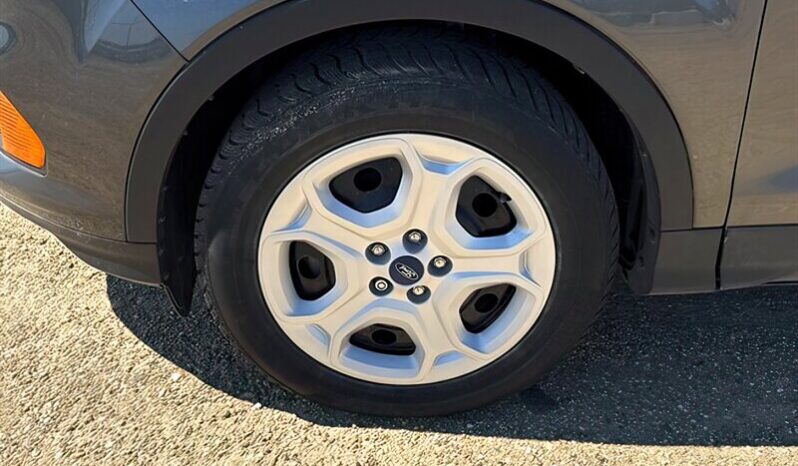 
								2019 Ford Escape S full									