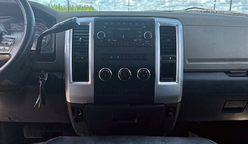 
								2012 Ram 1500 SLT Quad Cab 5.7L Hemi full									