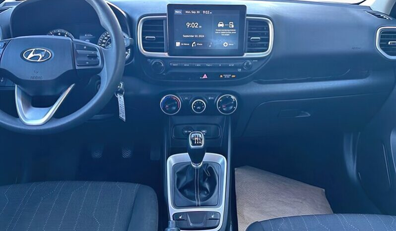 
								2021 Hyundai Venue Essential full									