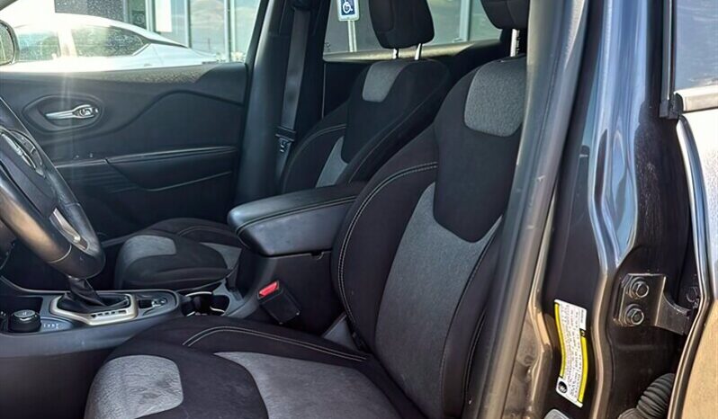 
								2016 Jeep Cherokee Sport Altitude 4X4 full									