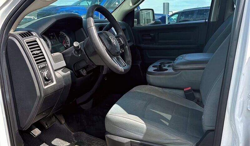 
								2017 Ram 1500 ST Ext. Cab 5.7L Hemi 4X4 full									